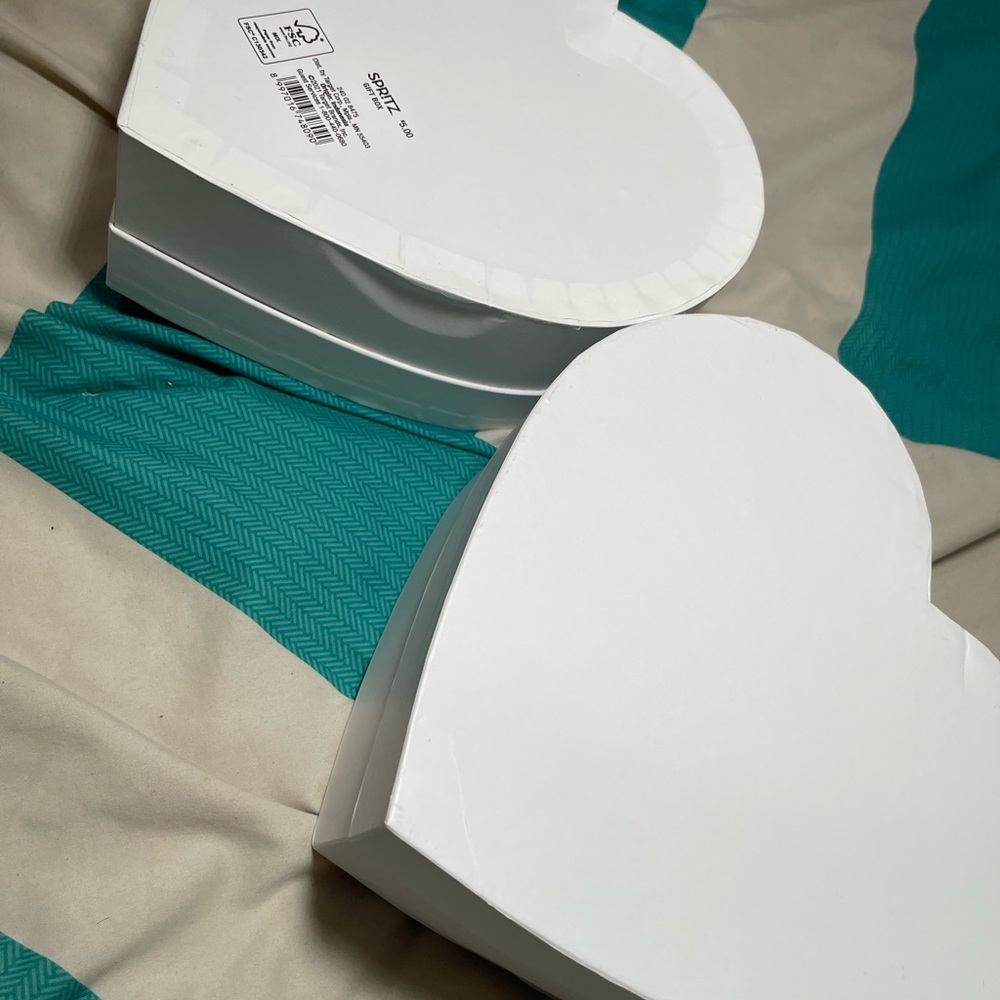 White heart boxes (pair) - Picture 3 of 4